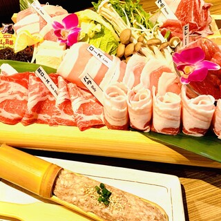 あぐー豚の6部位とつくねの全7種類を盛り合わせたセット♪