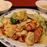 ドラゴン食堂 - キャベツと豚肉の辛口炒め定食(ホイコーロー) 850円。