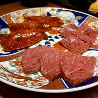 士士 - 赤身3種、手前のシャトーブリアンは必食