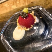 鉄板焼きWAGYU LIVERARY - レバームース　ベリー仕立てキャビア添え