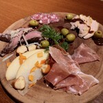 ワイン厨房 晩酌邸 - ハムいろいろ盛合わせ