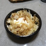 酒と肴 あわ壱 - ■玉ねぎの温玉添え ￥450