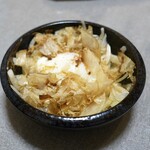 酒と肴 あわ壱 - ■玉ねぎの温玉添え ￥450