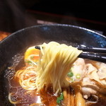 今里わっしょい - 細麺はこんな感じ。ツルツルしてて、プリプリした弾力感の強い麺でした。