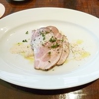 トラットリア セッテ ハイアット リージェンシー 京都 - 豚肩肉のロースト サルサトンナート ミックスビーンズのサラダ