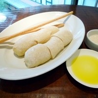 トラットリア セッテ ハイアット リージェンシー 京都 - パン