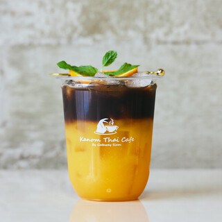 お昼のタイカフェで提供している本格タイドリンクを当店でも