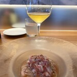 アルバロンガ - フラッグシップメニュー。ズワイ蟹とフルーツトマトの冷製カッペリーニ