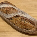 ブランジェリー ラ・フォンティヌ・ドゥ・ルルド - バゲットシリアル