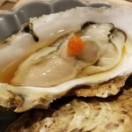 出羽鮨 - 生牡蠣。