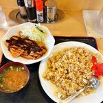 豚太郎 - 焼飯セット　1050円税込　オカズ選べます