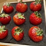 雅醸 - 食後にイチゴをどうぞと
      なんじゃこりゃ