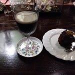 シティーライト - 琥珀の女王（左）ノアケーキ（右）