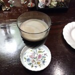 シティーライト - 琥珀の女王（左）ノアケーキ（右）