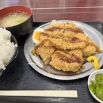 横浜港湾飲食企業組合大棧橋食堂 - ミックスかつ定食（600円）
