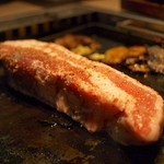 ベジピッグ - メガ三枚バラ 生（300g）やっぱり食べたい塊のお肉。