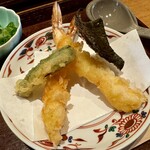 京うどん 生蕎麦 岡北 - カリッと揚がった天ぷら❗️