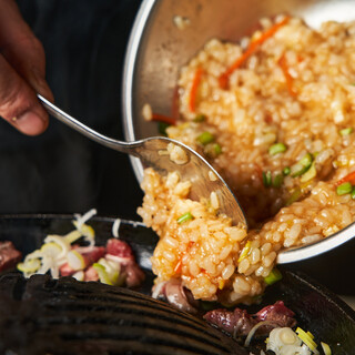 酒が進むラム料理＆逸品料理。〆は絶品「焼きチャーハン」♪