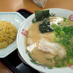 徐福亭 - 「ラーメン炒飯セット」（800円）。