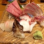 Uodokoro Uohei - お刺身の盛合せ（鳥貝、タコ、黒ダイ、真ダイ、カンパチ、マグロ）