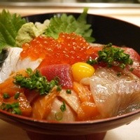 築地青空三代目 本店 - 三色丼 2000円。