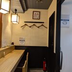 諒麿 - 内観：カウンター席：奥