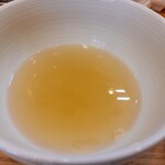 手打ちうどん 上を向いて - 透き通ったスープ