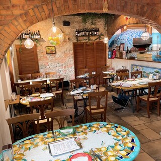 本場南イタリアのナポリとその周辺のリゾート地アマルフィ海岸