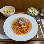 キッチン ブルー グローブ - アマトリチャーナ大盛り、冷製コーンスープへチェンジ