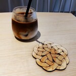 熟成スパイス薬膳カレーと生プリンの店 ８こまち。 - アイスカフェラテ