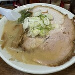 元祖札幌ラーメン もぐら - みそラーメン　　チャーシューが大きい
