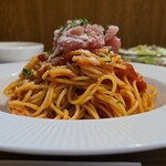 キッチン ブルー グローブ - 正面から、上には生ハムです