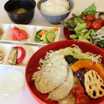 野菜レストラン ショウナン - やさい塩麹タレ豚ロース焼き（野菜、スープ、味噌汁、デザート食べ放題）