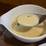 キッチン ブルー グローブ - コーンスープは仄かに甘いです