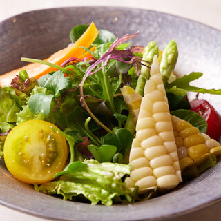 旬を大切に厳選する朝採れの東京野菜を様々なメニューでどうぞ