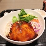 スモールマーケットアットデリ - 特製デミグラスソースのロコモコ丼 600円。