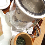 和カフェ Tsumugi - つむぎセットのお茶は、お茶葉から自分で入れます