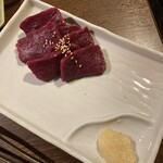 ホルモン横丁 - 馬赤身刺し