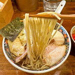 奈つやの中華そば - 粒々が見える細麺ストレート