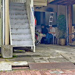 奈つやの中華そば - 待合所