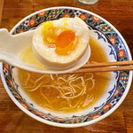 奈つやの中華そば - 黄身がトロトロの半熟味玉