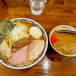 奈つやの中華そば - 「奈つやのもちもち雲呑味玉中華そば」と「茶碗カレー」