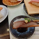 活魚廻転寿し 水天 - 実食、食べ応えありで、脂も乗ってて美味しい