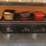 活魚廻転寿し 水天 - お茶の準備