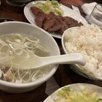 牛たん料理 閣 - テールスープ・麦ご飯大盛り