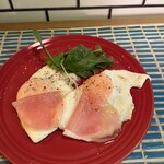 スタンド4坪らばー - 生ハムエッグ　350円　美味しい〜