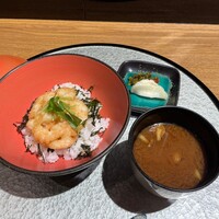 天冨良 麻布よこ田 恵比寿ガーデンプレイス店 - 芝海老のかき揚げ丼 ＆ 赤出汁の味噌汁。