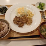 トーコーキッチン - アフリカンチキン　副菜二品、豚汁、ご飯