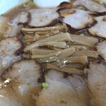 永福町 大勝軒 - ぐるっとチャーシュー9枚にセンターのメンマ。