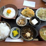 やゆよ・食事屋 - ＊上から。このリュームで950円はお安く良心的、どれも手作り感あり美味しそう。 でも「胃」が二ついるかも。(__;)